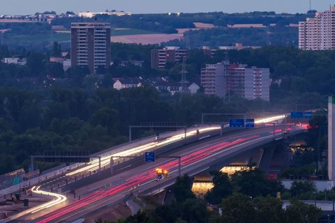 Sperrung an der A643. (Symbolbild) Foto: Andreas Arnold/dpa