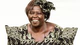 Maathai war eine bedeutende Umweltaktivistin aus Kenia und erhielt als erste afrikanische Frau den Friedensnobelpreis für ihren Einsatz gegen Korruption sowie für den Schutz und Erhalt der letzten großen Waldgebiete in Kenia. International kritisiert wurde sie allerdings, als sie ebenfalls 2004 öffentlich vor westlichen Forschern warnte und äußerte, dass AIDS als Kontrollinstrument gegen Afrikaner gezüchtet worden sei