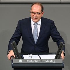 Innenminister Dobrindt war bei der Abschaffung der "Turbo-Einbürgerung" federführend