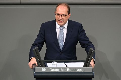 Innenminister Dobrindt war bei der Abschaffung der "Turbo-Einbürgerung" federführend