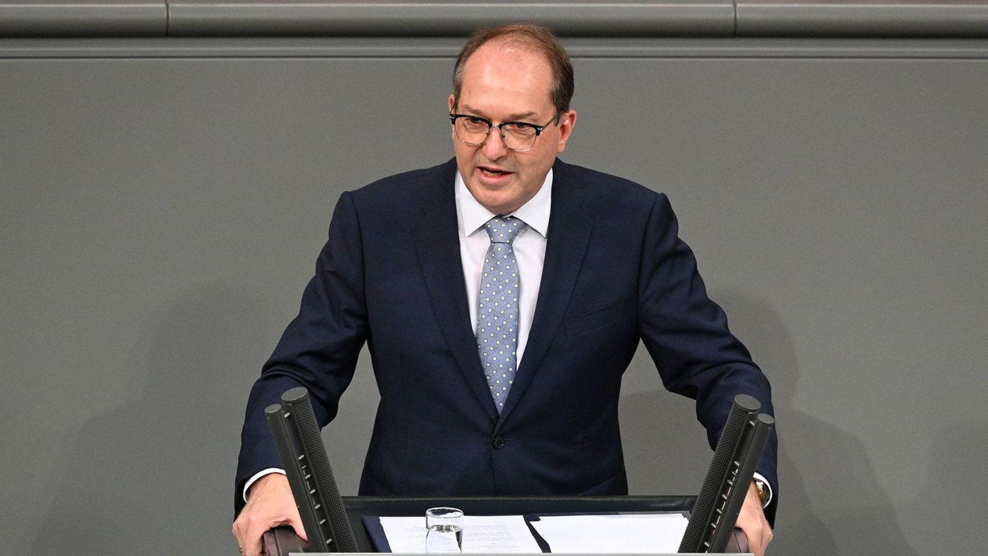 Innenminister Dobrindt war bei der Abschaffung der "Turbo-Einbürgerung" federführend