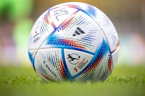 Ein Spielball der Frauen-Bundesliga. (Archiv) Foto: Andreas Gora/dpa