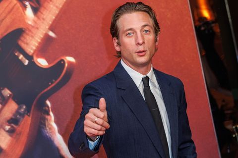 Jeremy Allen White stellte in Berlin den neuen Film über Bruce Springsteen vor. Foto: Andreas Gora/dpa