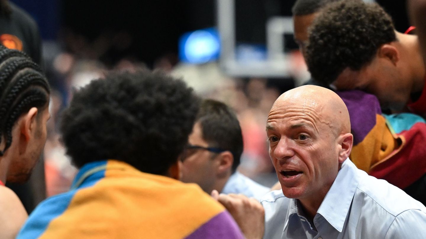 Trainer Rodrigo Pastore sah einen dominanten Auftritt der Niners Chemnitz im Basketball-Eurocup gegen Lietkabelis Panevezys. (Ar