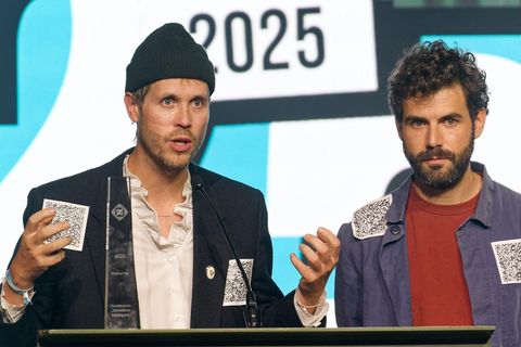 Grimme Online Award: Die Autoren Hans Block (l.), Moritz Riesewieck lassen ihren Grimme-Preis einfach stehen