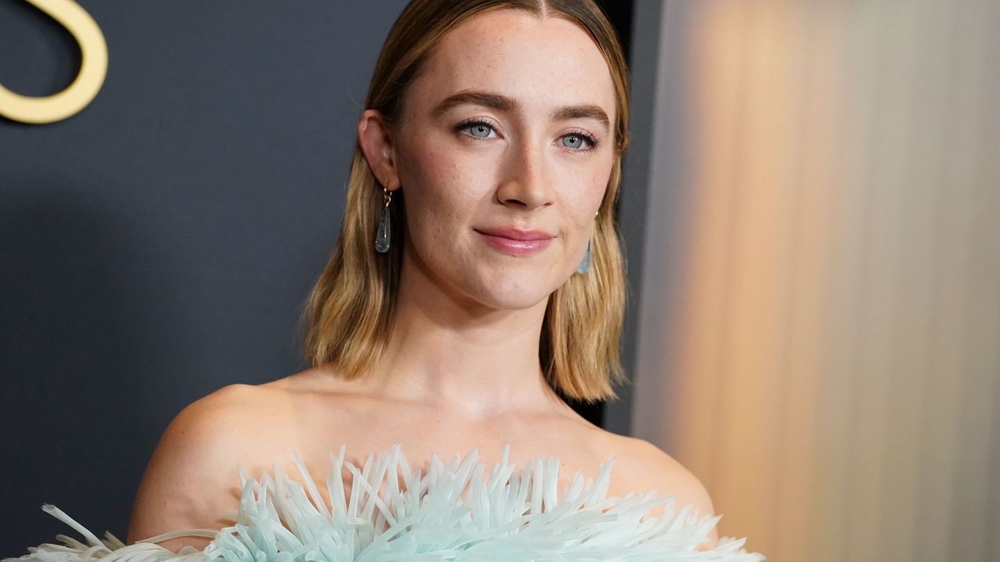 Saoirse Ronan soll sich vor der Filmkamera in Linda McCartney verwandeln. (Archivfoto) Foto: Jordan Strauss/Invision via AP/dpa