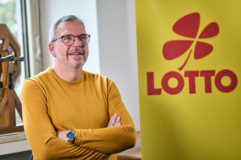 "Ich bin Fahrlehrer für Lottogewinner", sagt Gewinnerberater Trabalski über seinen Job. Foto: Michael Ukas/dpa