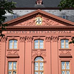 Im Landtag steht Teil zwei der Plenarwoche an. (Archivbild) Foto: Arne Dedert/dpa