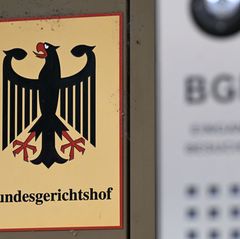 Der Bundesgerichtshof prüft einen Rechtsstreit um eine Corona-Impfung. (Archivbild) Foto: Uli Deck/dpa
