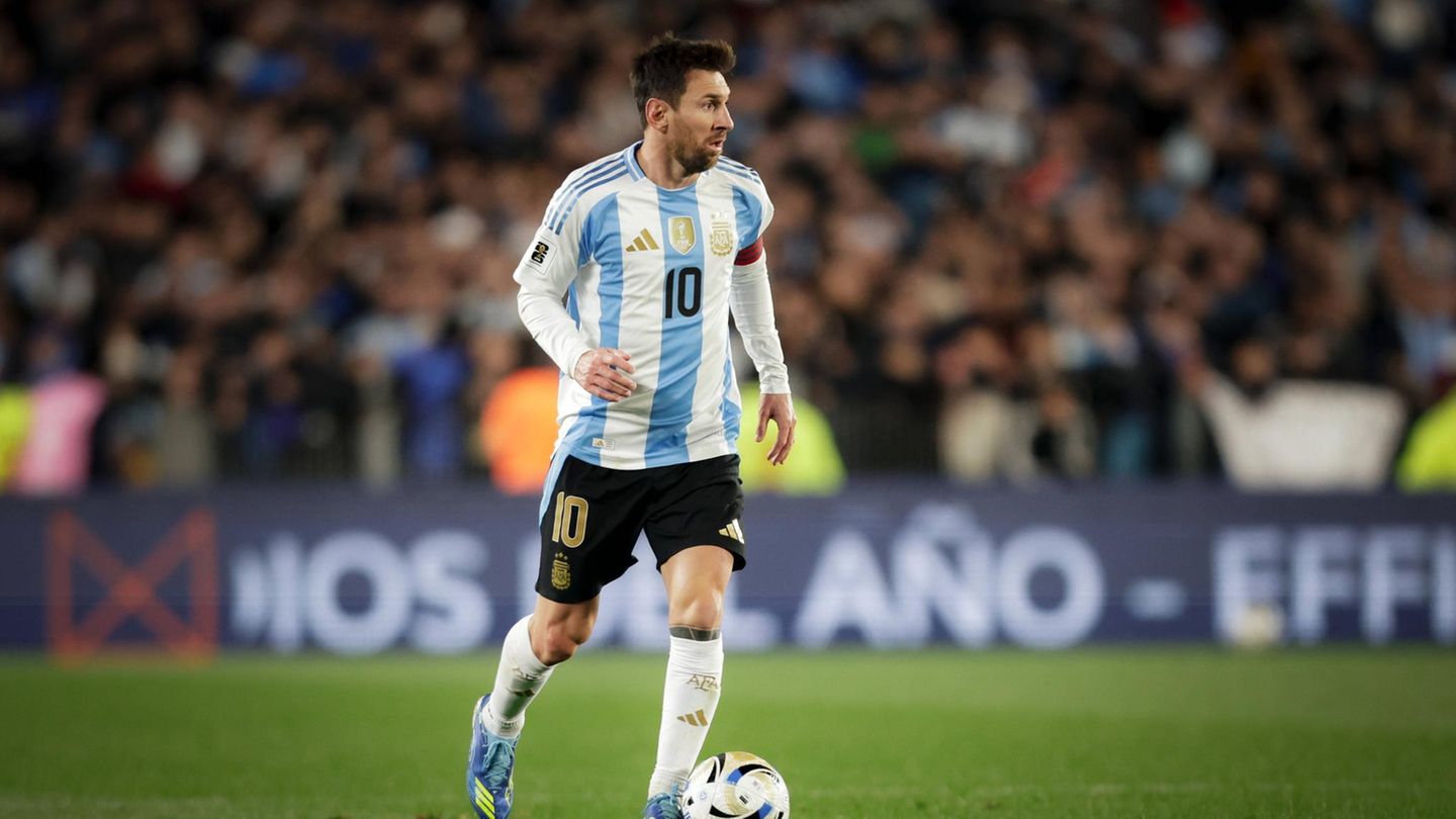 Football: Argentina has to move game to USA