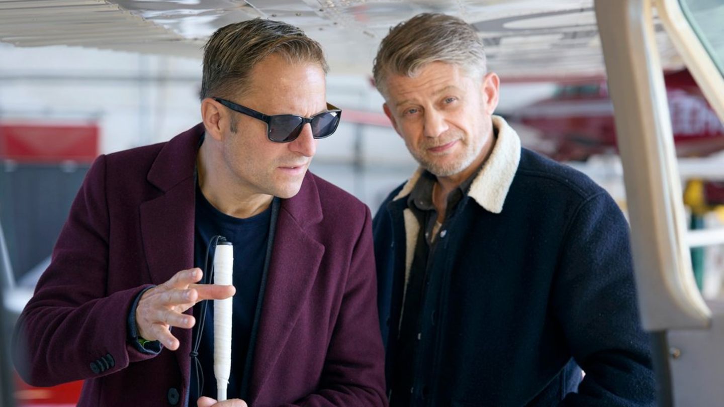 "Blind ermittelt: Der Tote im Tiergarten": Sonderermittler Haller (Philipp Hochmair, l.) und Falk (Andreas Guenther)