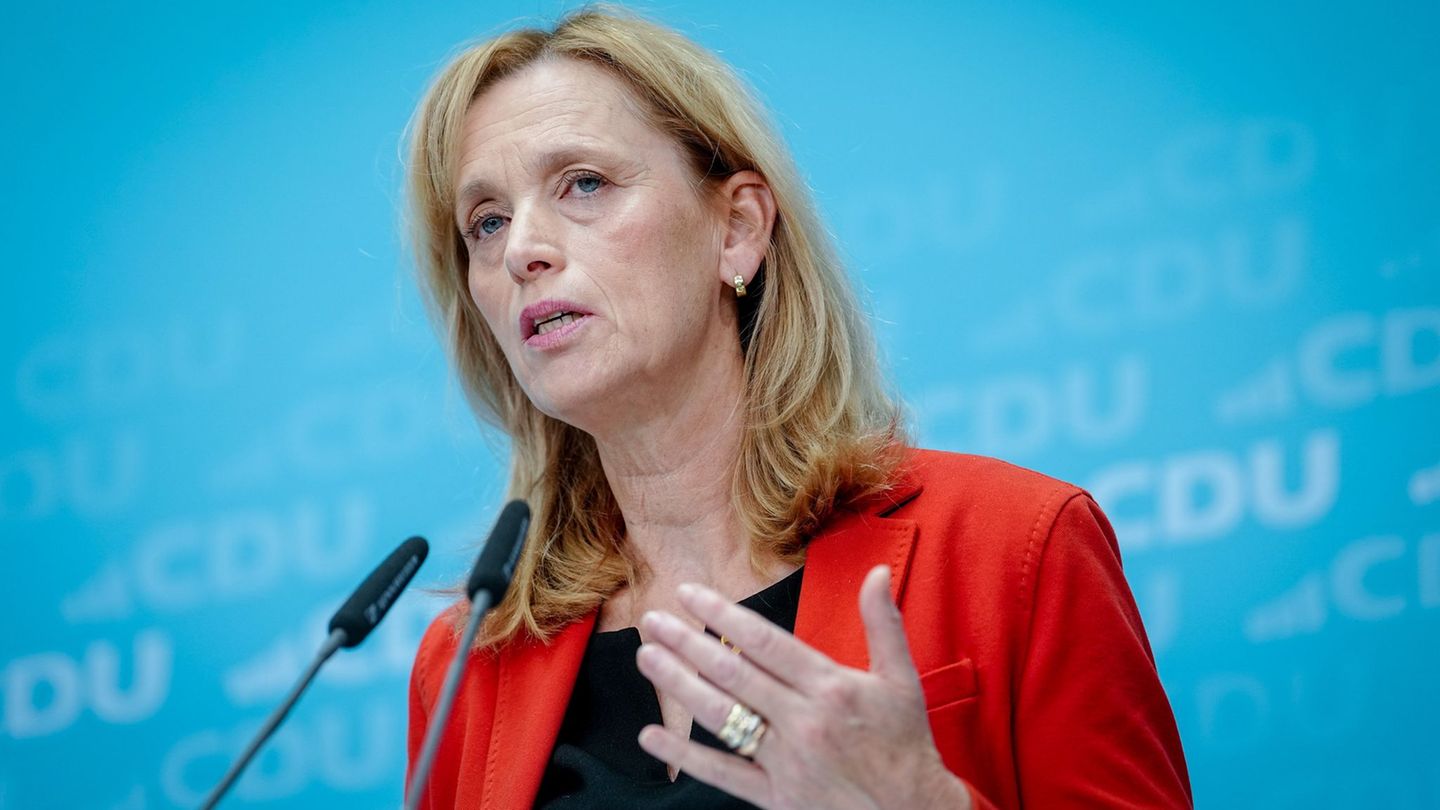 Bildungsministerin Prien berichtet von Überlegungen unter Juden, ob sie sich vorsorglich ein Finanzpolster im Ausland anlegen so