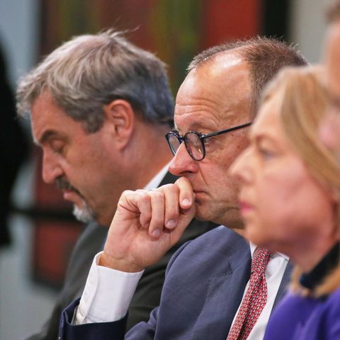 Die Vorsitzenden der Koalitionsparteien wirken am Morgen nach dem Koalitionsausschuss wie ziemlich müde Helden