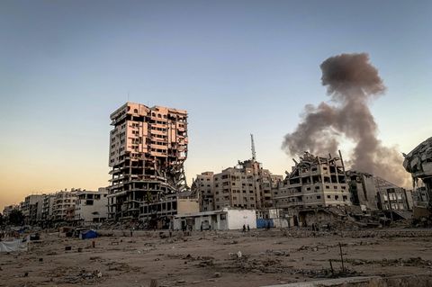 Rauch steigt über Gaza-Stadt nach einem israelischen Angriff auf