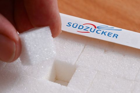 Die "drastisch gesunkenen Zuckerpreise und die rückläufige Absatzmenge" belasten Südzucker. Foto: Bernd Weißbrod/dpa