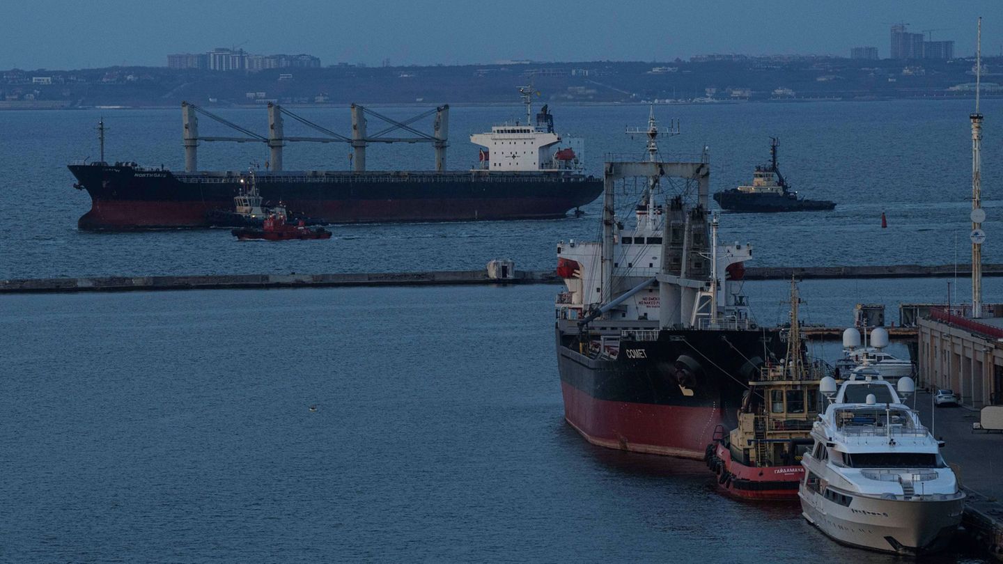 Die ukrainische Schwarzmeerregion Odessa ist immer wieder Ziel russischer Angriffe. (Archivbild) Foto: Evgeniy Maloletka/AP/dpa