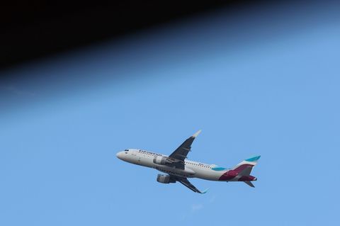 Am Mittwochabend musste ein Eurowings-Flieger kurz nach Abflug wieder zum Hamburg Airport zurückkehren. (Archivbild) Foto: Bodo