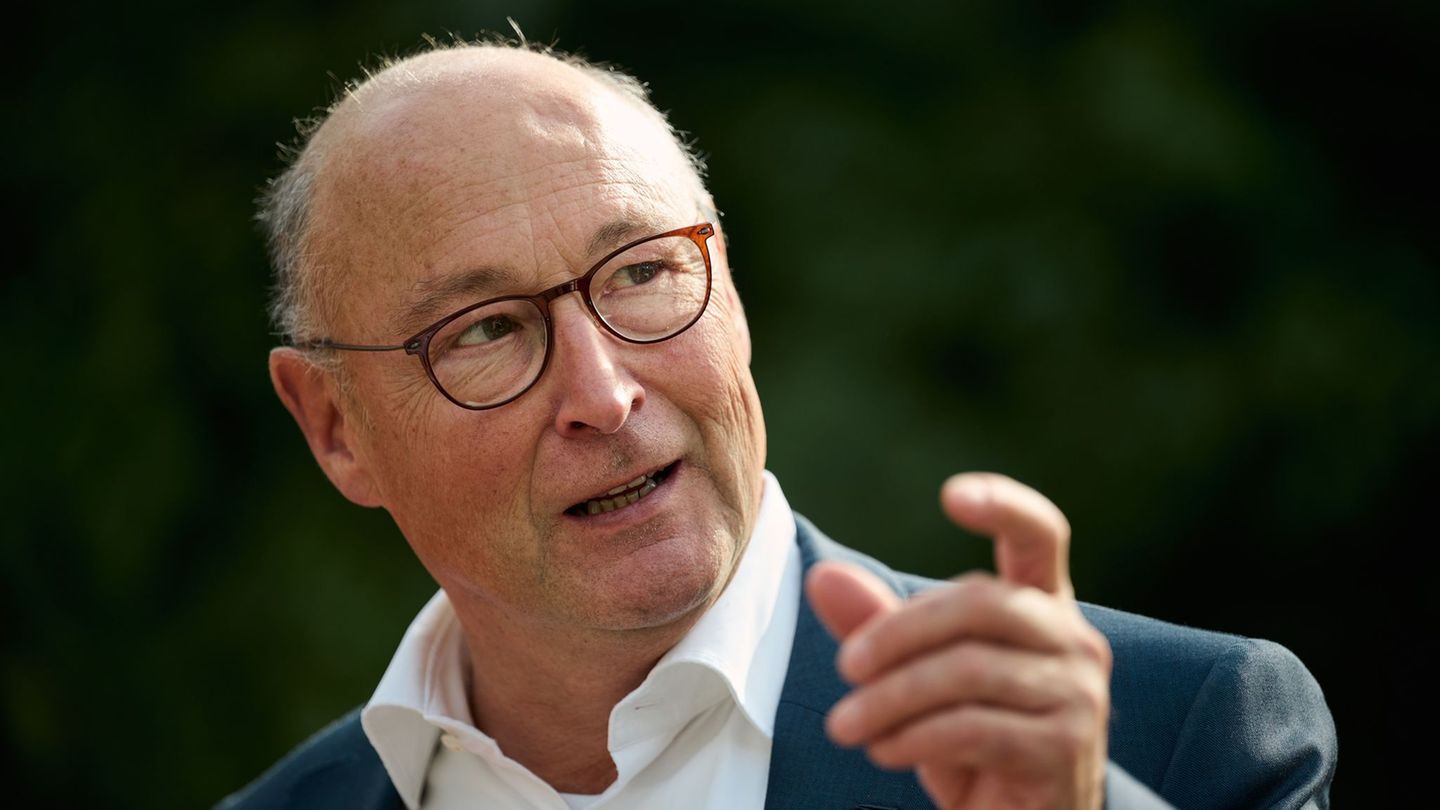 Der Vorstandsvorsitzende des Wohnungsbaukonzerns Vonovia, Rolf Buch, warnt vor lang andauerndem Wohnungsmangel (Archivbild). Fot