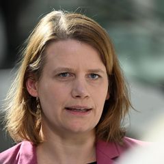 Die Elektromobilität brauche neuen Schwung – jetzt seien bessere Rahmenbedingungen gefragt, sagt Ministerin Julia Willie Hamburg