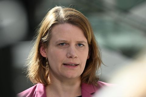 Die Elektromobilität brauche neuen Schwung – jetzt seien bessere Rahmenbedingungen gefragt, sagt Ministerin Julia Willie Hamburg