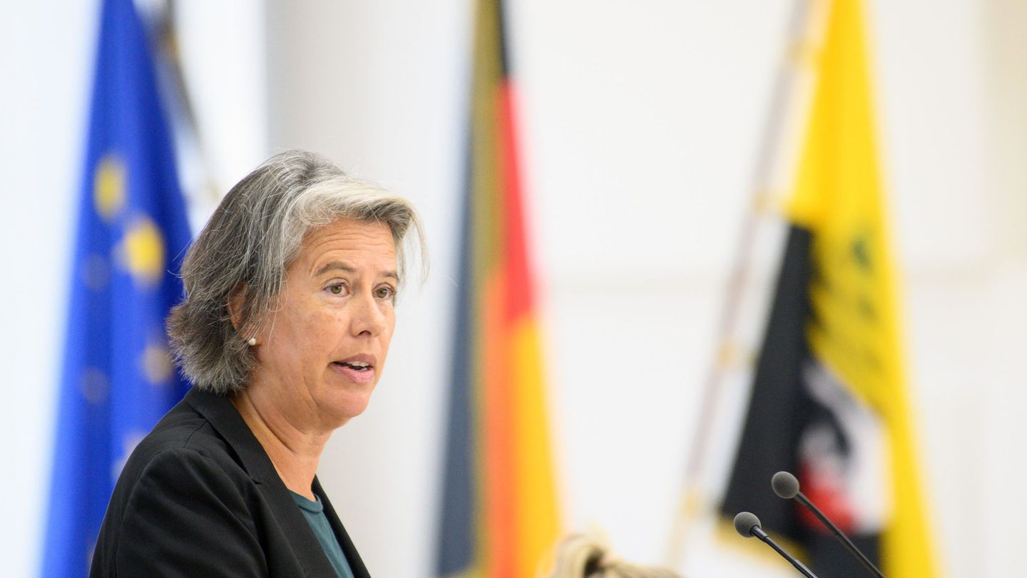Innenministerin Tamara Zieschang (CDU) ist offen dafür, die Befugnisse der Polizei zu erweitern. (Archivbild) Foto: Klaus-Dietma