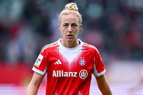 Abwehrspielerin Carolin Simon vom FC Bayern verletzte sich in Barcelona. (Archivfoto) Foto: Sven Hoppe/dpa