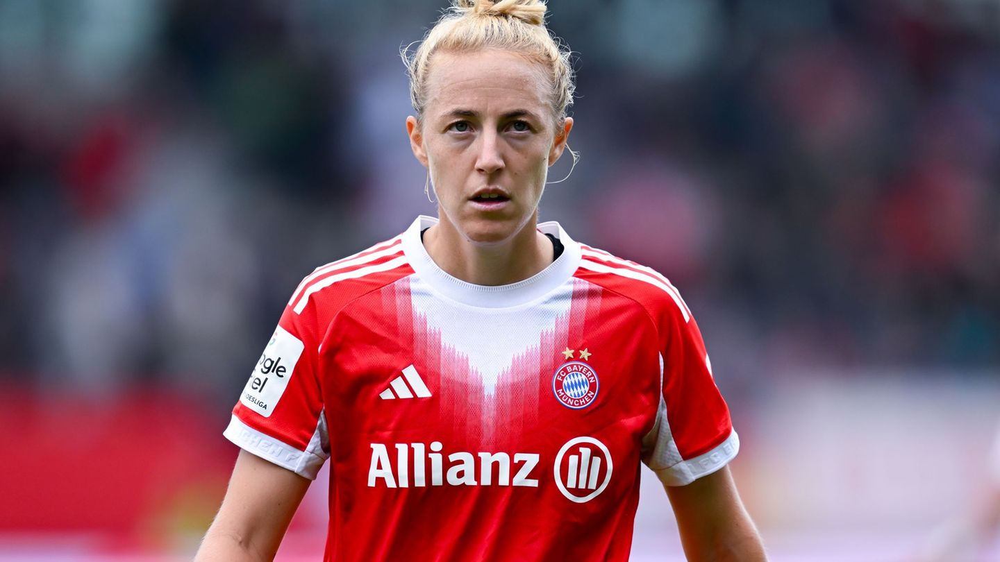 Abwehrspielerin Carolin Simon vom FC Bayern verletzte sich in Barcelona. (Archivfoto) Foto: Sven Hoppe/dpa