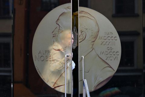 Après avoir couronné en 2024 la Sud-Coréenne Han Kang, première femme asiatique à recevoir le Nobel de littérature, l'Académie s