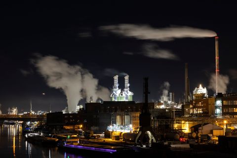 Chemie ist ein wichtiger Industriezweig in Hessen. Foto: Hannes P Albert/dpa