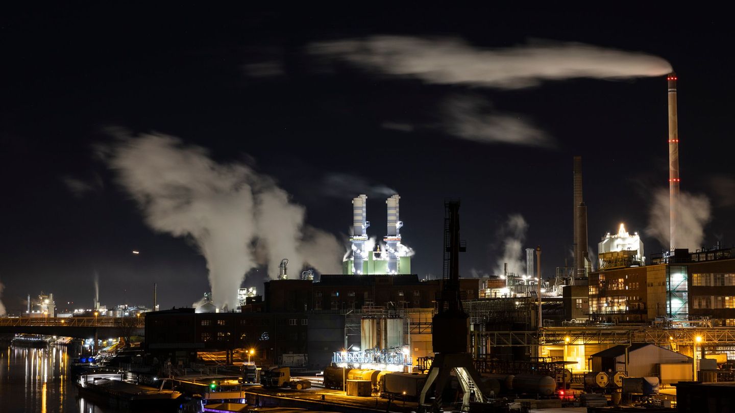 Chemie ist ein wichtiger Industriezweig in Hessen. Foto: Hannes P Albert/dpa