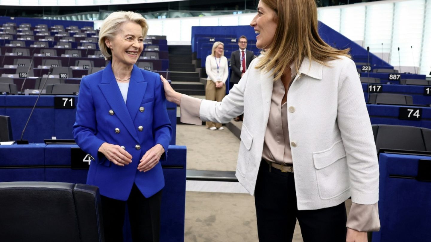 Von der Leyen (l.) am Mittwoch im EU-Parlament