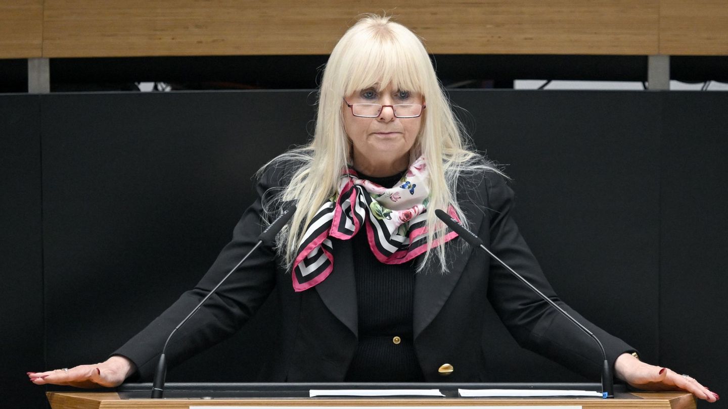 Senatorin Iris Spranger (SPD) verteidigt Ihr Vorgehen bei der Olympiabewerbung Foto: Britta Pedersen/dpa