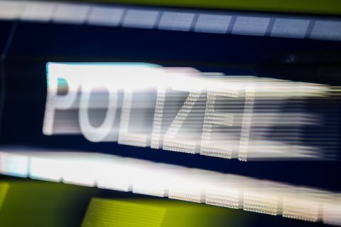 Gibt es DNA-Spuren oder Fingerabdrücke in dem gestohlenen Fahrzeug, die auf den oder die Täter hinweisen? Die Experten der Poliz