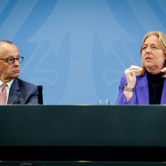 Kanzler Friedrich Merz (CDU) und Arbeitsministerin Bärbel Bas (SPD) haben lange um das Bürgergeld gerungen. Foto: Kay Nietfeld/d