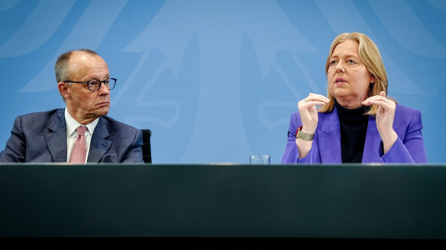 Kanzler Friedrich Merz (CDU) und Arbeitsministerin Bärbel Bas (SPD) haben lange um das Bürgergeld gerungen. Foto: Kay Nietfeld/d