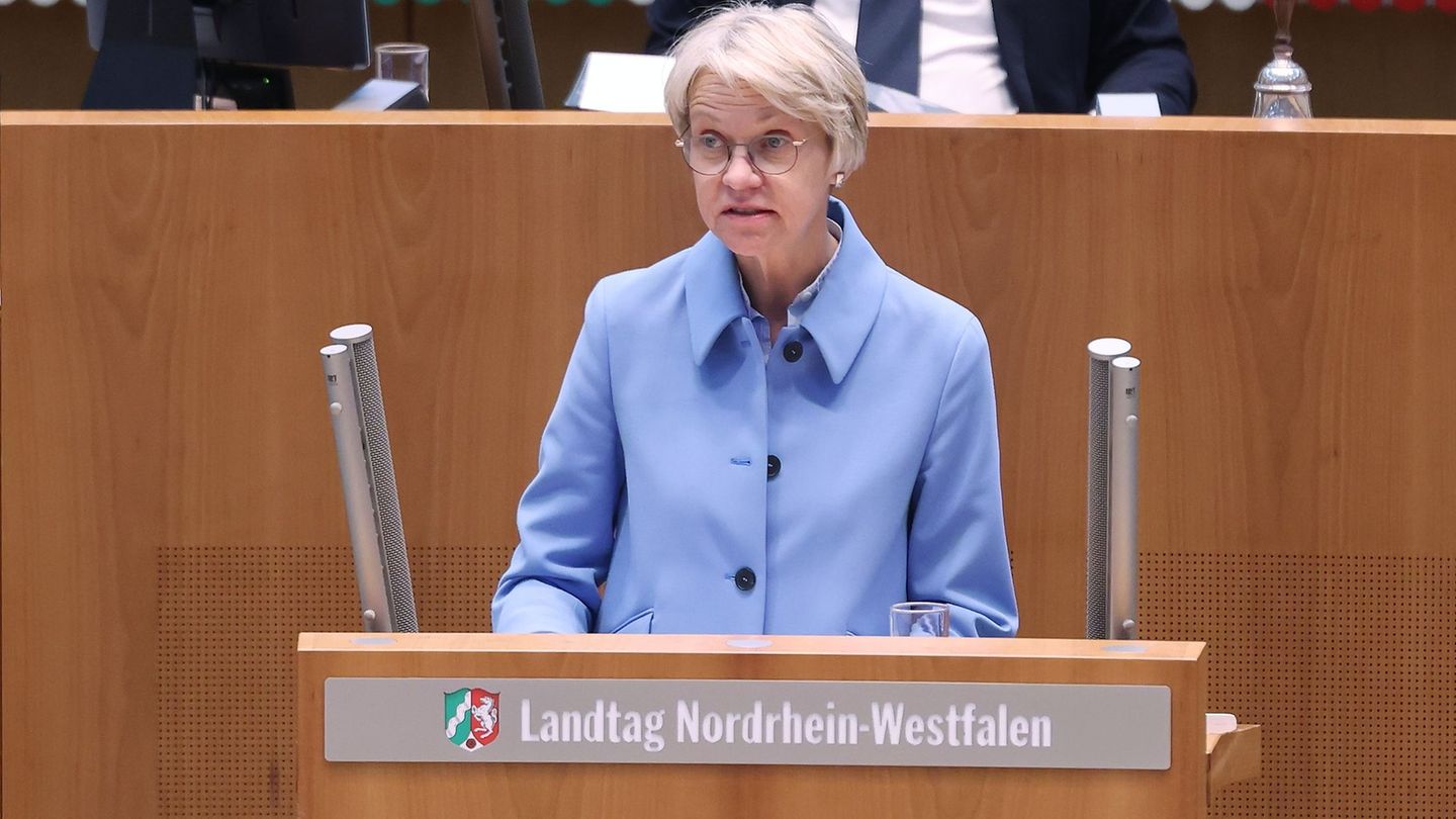 NRW-Schulministerin Dorothee Feller (CDU) lässt den Vorwurf der Vernachlässigung der Bildungsinvestitionen nicht auf sich sitzen