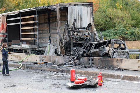 Bei einem Unfall auf der A59 bei Köln ist ein Mensch getötet worden. Foto: Thomas Banneyer/dpa