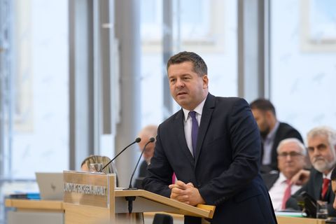"Es wird nicht ab morgen da Lithium-Abbau in der Altmark möglich sein", sagt Wirtschaftsminister Sven Schulze (CDU). Foto: Klaus