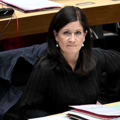 Bildungssenatorin Katharina Günther-Wünsch (CDU) nahm an der Sitzung des Abgeordnetenhauses teil. Foto: Britta Pedersen/dpa