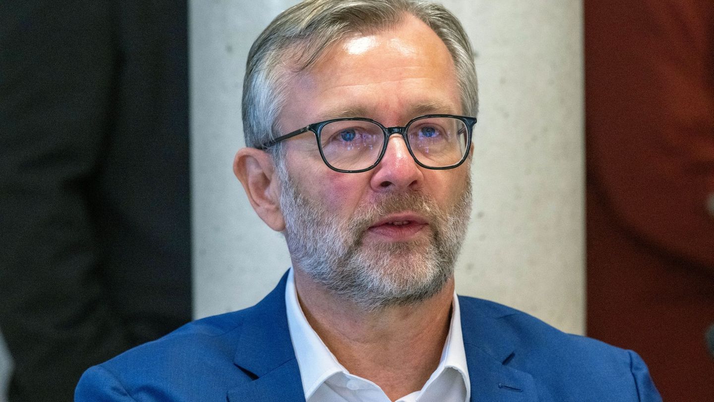 Nach den Worten von Finanzminister Heiko Geue (SPD) will die Bundeswehr in den kommenden Jahren bis zu fünf Milliarden Euro in M