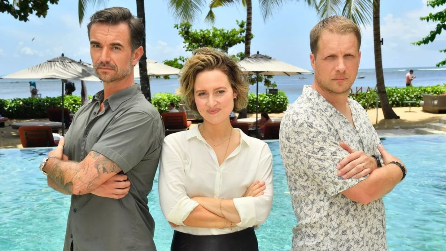 Oliver Pocher (r.) war 2024 neben Wanda Perdelwitz und Florian Silbereisen im "Traumschiff" zu sehen. Die beiden spielten ein