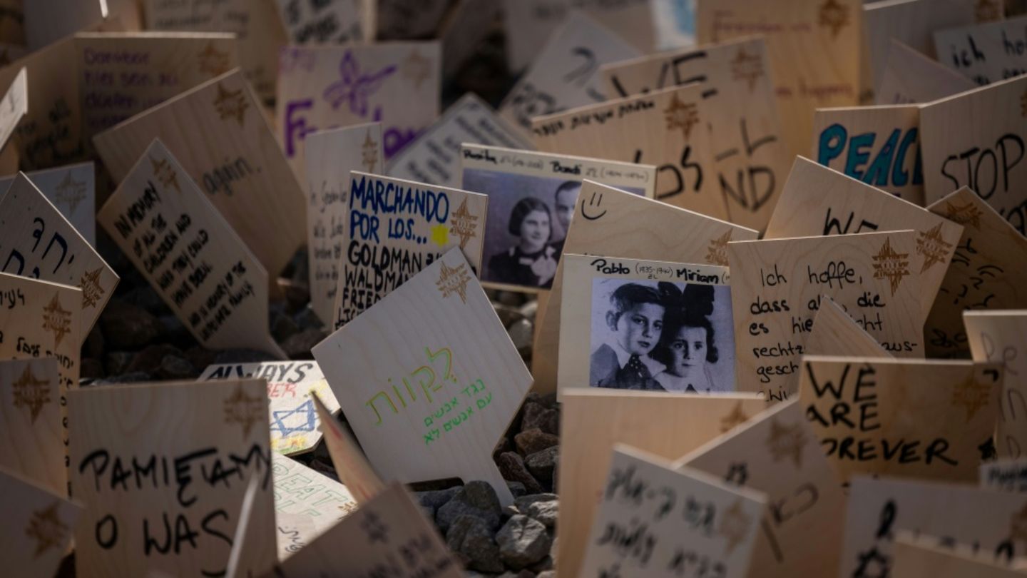 Gedenken an Holocaustopfer in Auschwitz-Birkenau