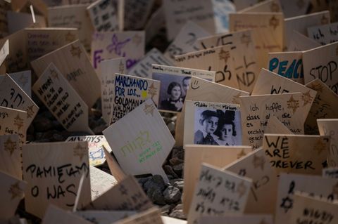Gedenken an Holocaustopfer in Auschwitz-Birkenau