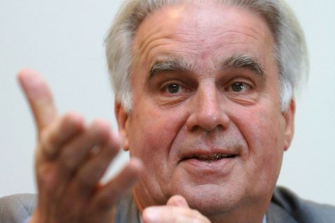 Uwe Pörksen im Alter von 90 Jahren gestorben (Archivbild) Foto: Arne Dedert/dpa