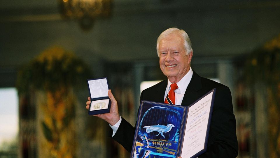 Friedensnobel-Preisträger Jimmy Carter nach der Verleihung im Jahr 2002 Friedensnobel-Preisträger Jimmy Carter nach der Verleihung im Jahr 2002