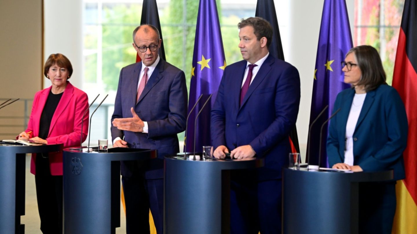 Müller (l.), Merz, Klingbeil und Benner