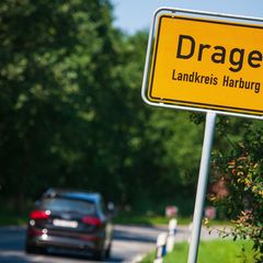 Immer wieder werden in der Elbe Knochenteile gefunden, ein Zusammenhang mit dem Verschwinden einer Familie 2015 bei Drage ist di