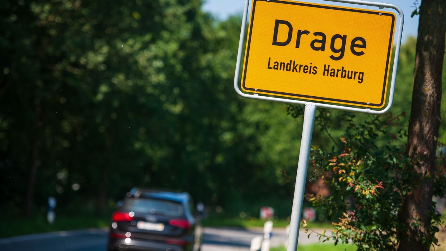 Immer wieder werden in der Elbe Knochenteile gefunden, ein Zusammenhang mit dem Verschwinden einer Familie 2015 bei Drage ist di