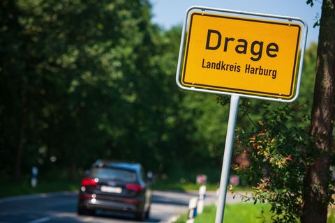 Immer wieder werden in der Elbe Knochenteile gefunden, ein Zusammenhang mit dem Verschwinden einer Familie 2015 bei Drage ist di