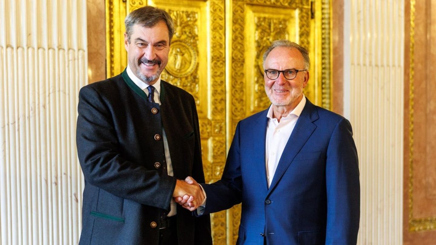Markus Söder (li.) zeichnet Karl-Heinz Rummenigge aus.